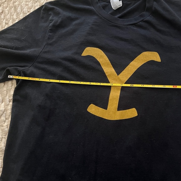 Black Yellowstone Logo Women's Large T-Shirt from Etsy Shop DaniDesigns Company - Picture 2 of 7